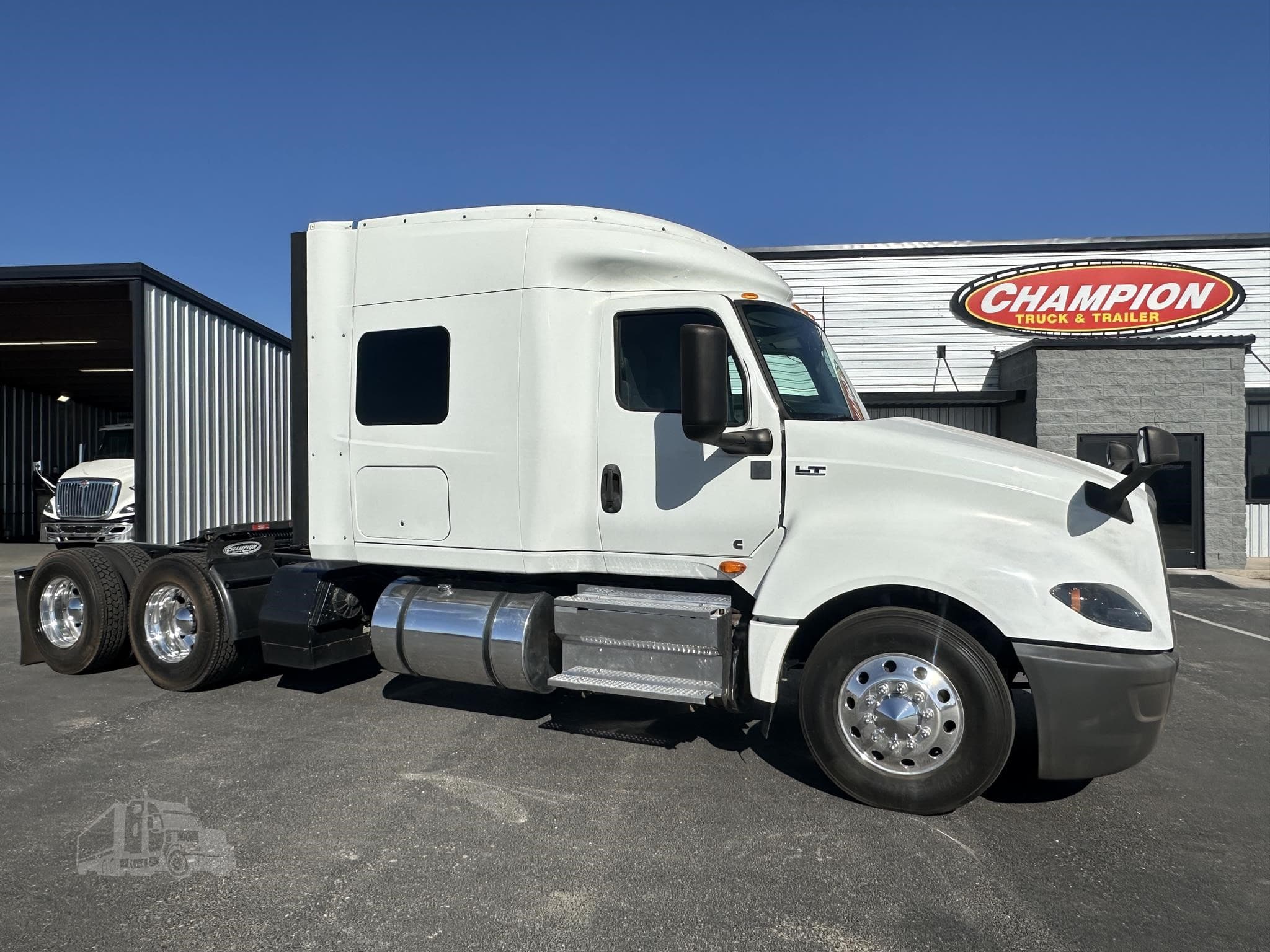 2019 International LT - Photo 1